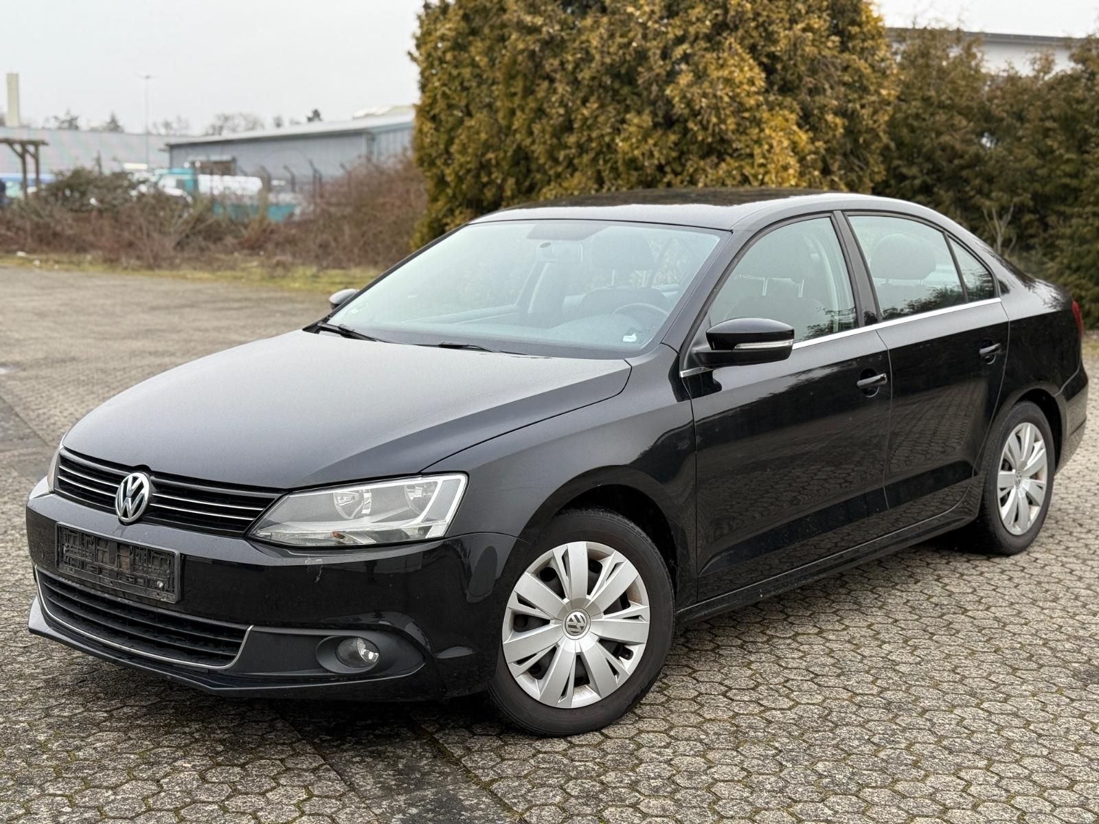 Volkswagen Jetta * AUTOMATIK * LEDER * AHK *