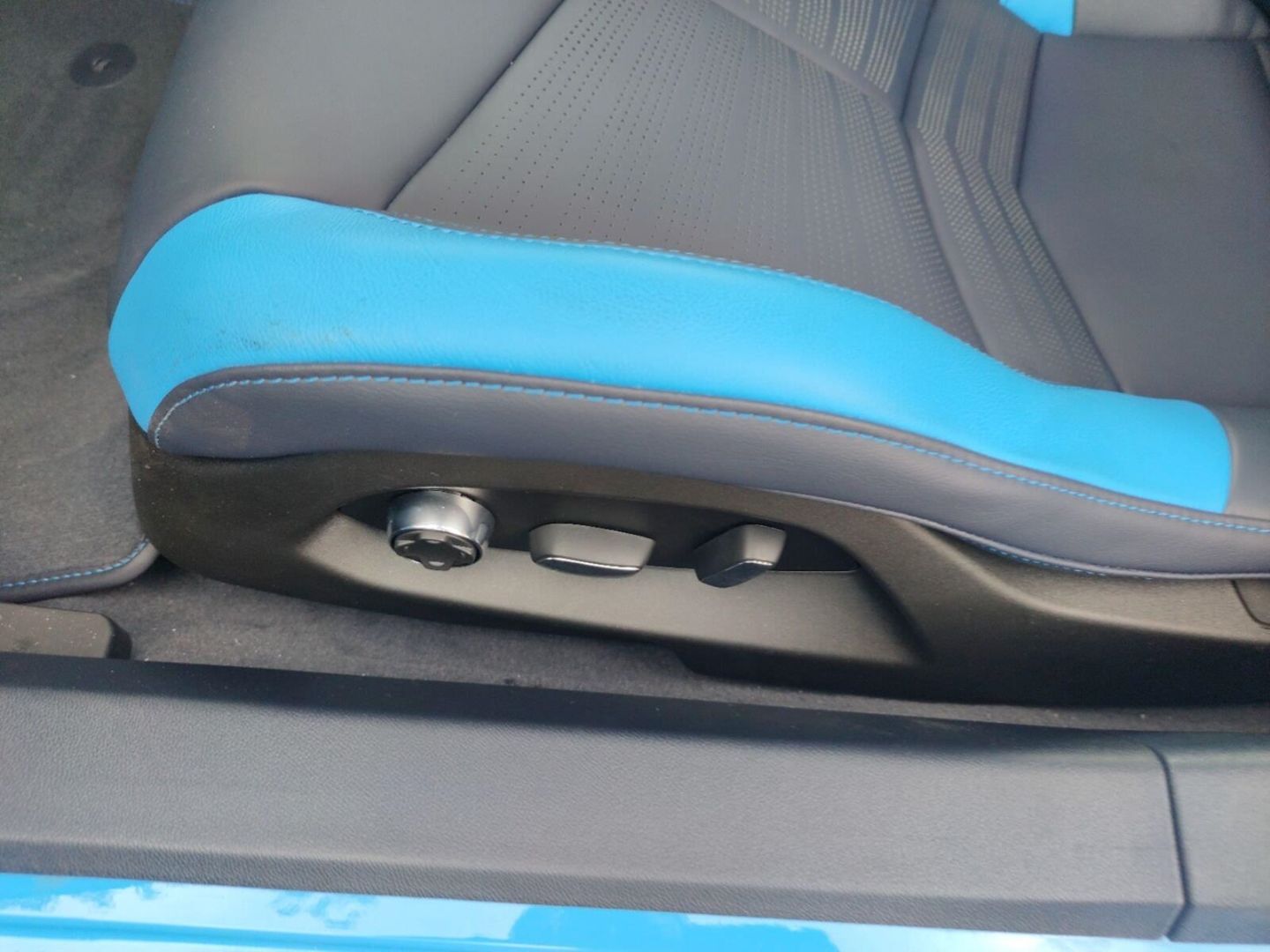 Fahrzeugabbildung Corvette C8 Stingray Cabrio 3LT 6.2 V8-Voll-Lift-Magnetic