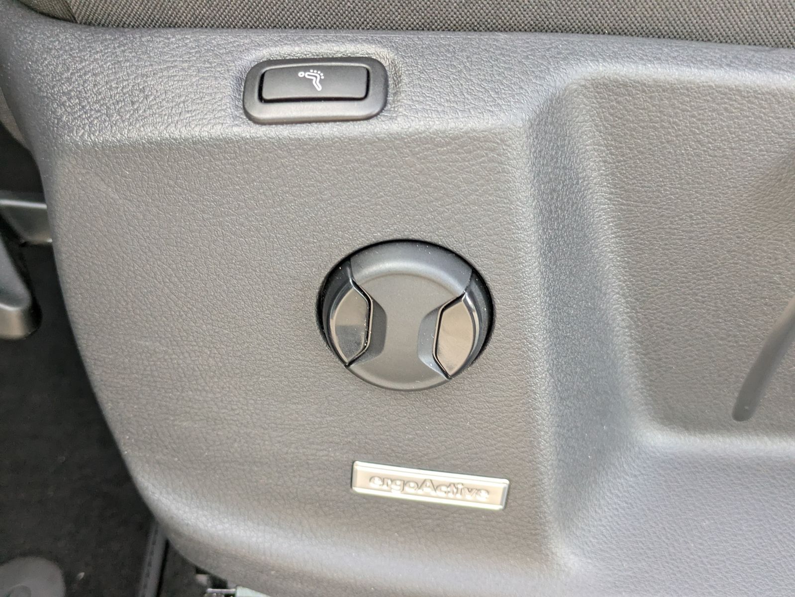 Fahrzeugabbildung Volkswagen Touran 2.0 DSG R-Line High BLACK Pano*7Si*IQ*AHK