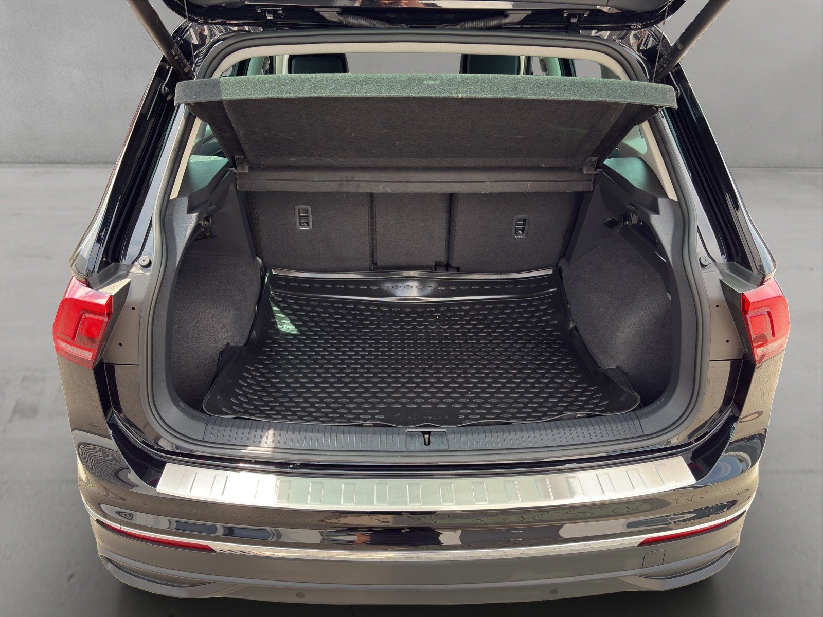 Fahrzeugabbildung Volkswagen Tiguan 1.5 TSI DSG/ACC/AHK/LED/NAVI/KAMERA/SHZ/