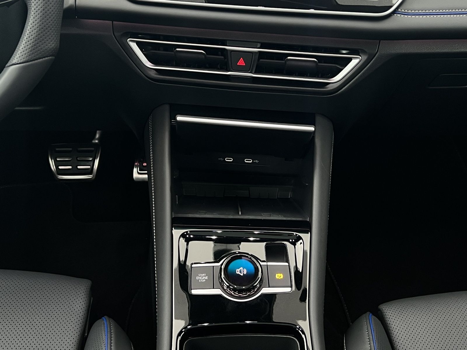 Tiguan R-Line 2.0 TDI DSG 4M AHK*Navi**Pano*Blac