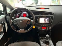 Fahrzeugabbildung Kia cee'd 1.6 GDI DREAM-TEAM EDITION Manuell