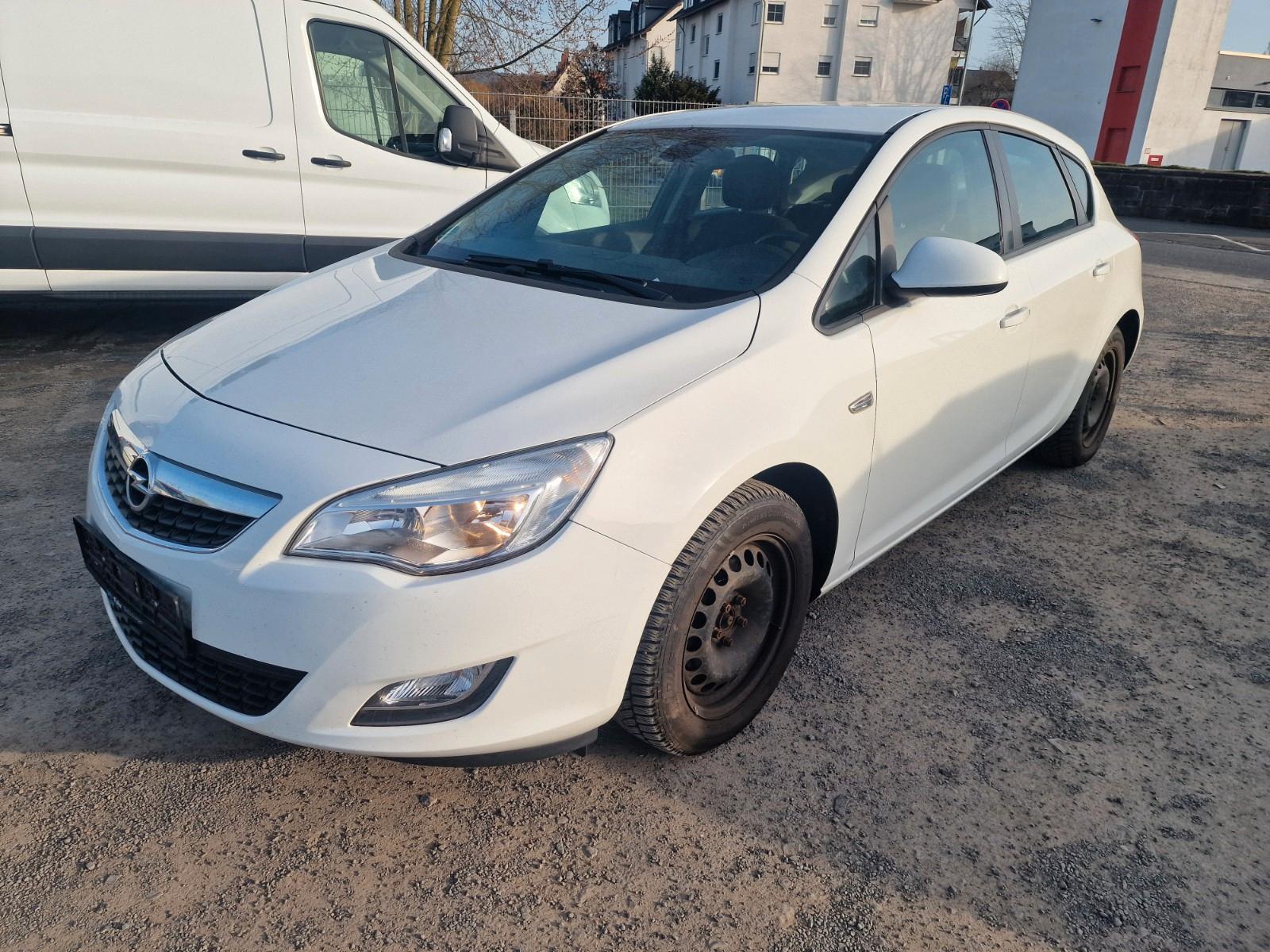 Opel Astra J Lim. 5-trg. Selection