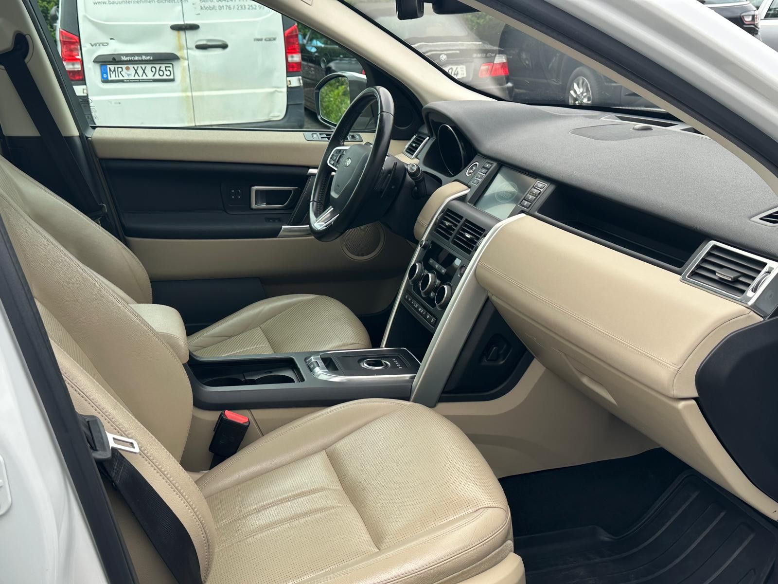 Fahrzeugabbildung Land Rover Discovery Sport SE AWD LED+PANO+KAM+NAVI+TEMPO+