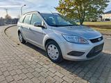 Ford Focus 1,6 Turnier Silver  - Ford Focus aus 2010: Kombi