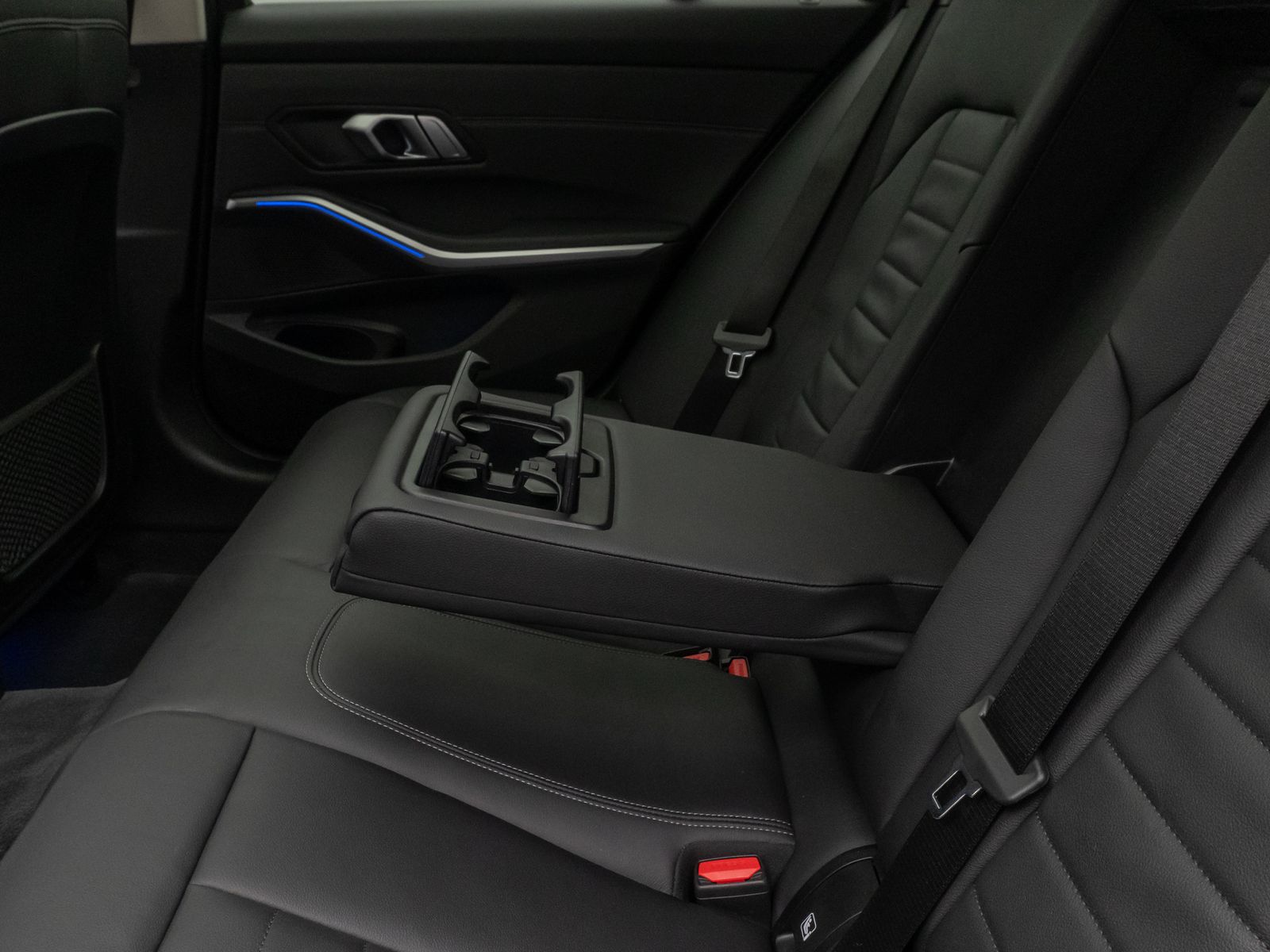 Fahrzeugabbildung BMW 330i Panorama Komfort Leder Sportsitz Stop&Go