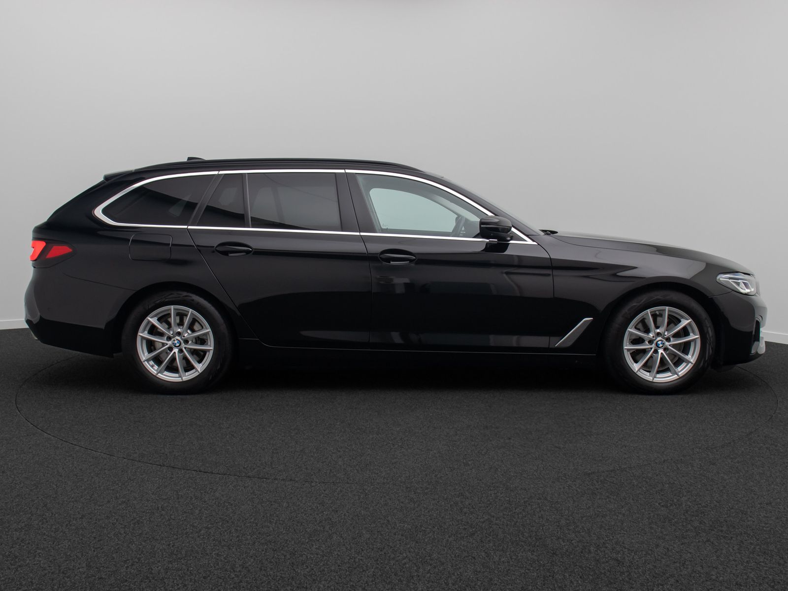 Fahrzeugabbildung BMW 520d ACC 360&deg;HUD DAB Panorama 4xKlima Komfort
