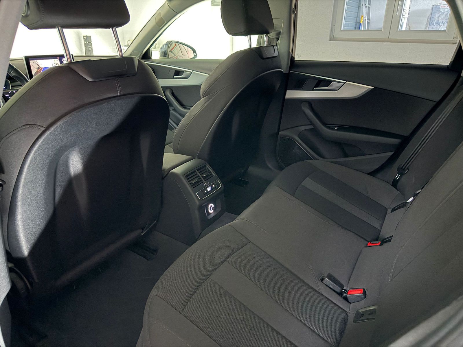 Fahrzeugabbildung Audi A4 Lim. S-LINE SPORT ultra/MATRIX/B&O/eGSD/VIRCO