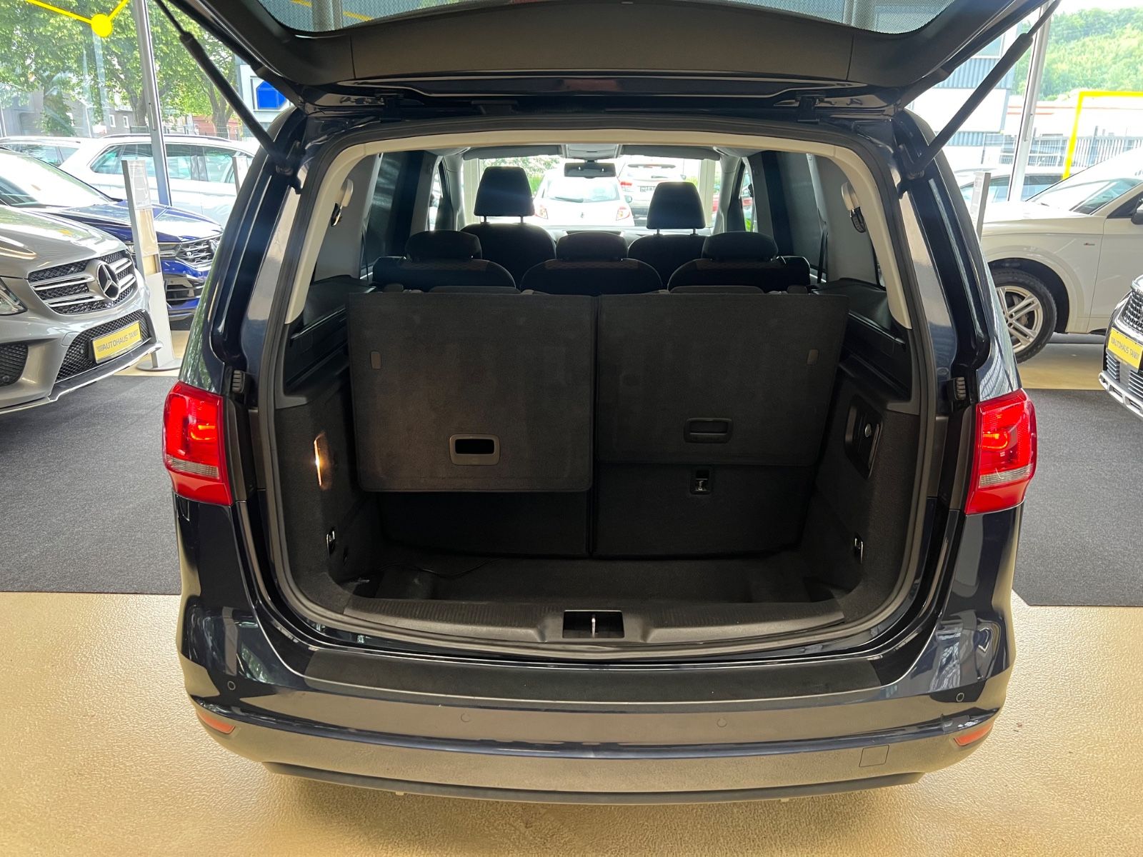 Fahrzeugabbildung Volkswagen Sharan 2.0 TDI BMT*CARPLAY*RÜCKFAHRKAMERA*7.SITZ
