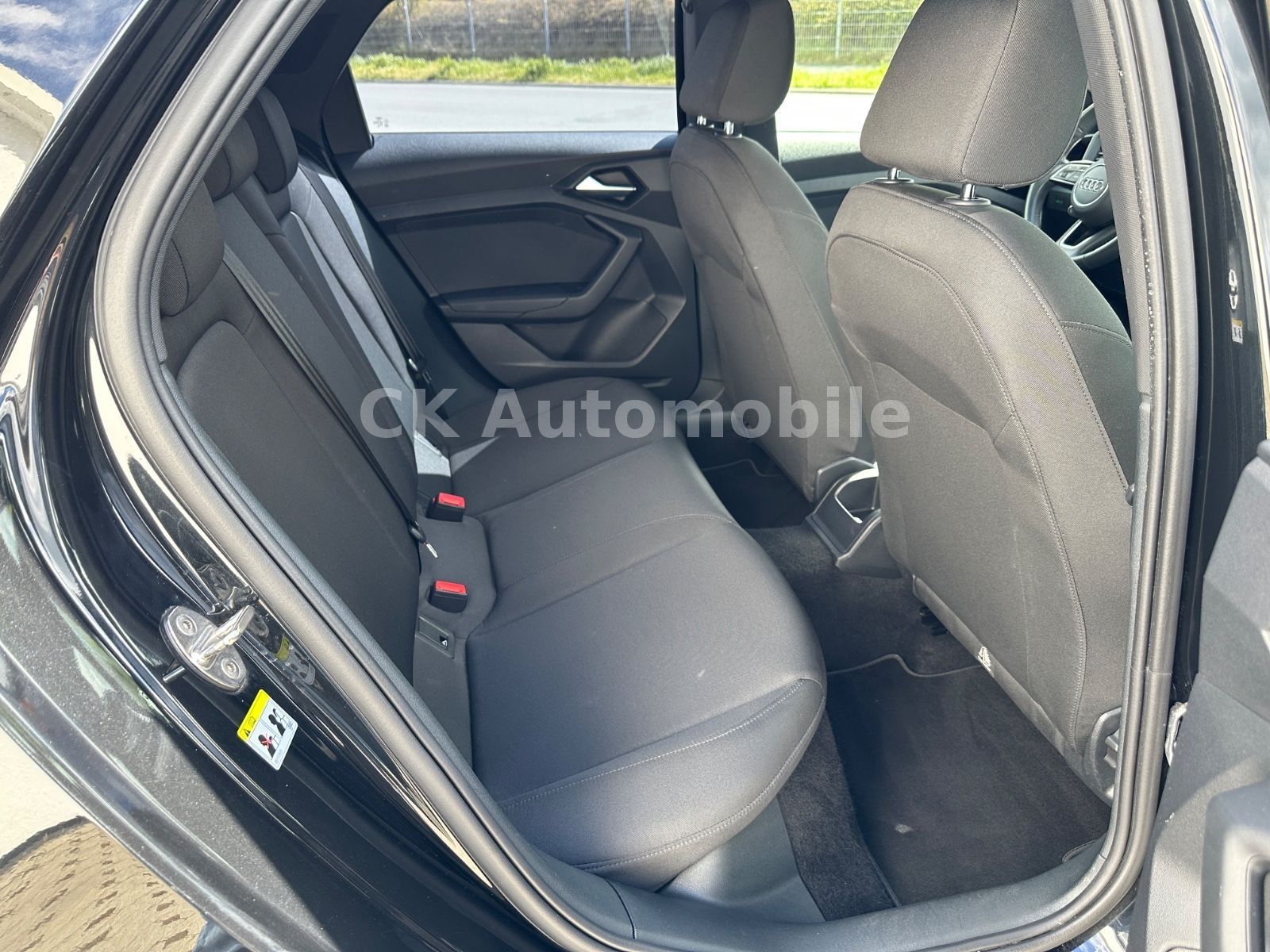 Fahrzeugabbildung Audi A1 Sportback 30 TFSI DSG S-Line/MMI Plus/PDC