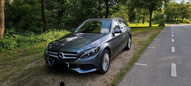 MERCEDES-BENZ C 220 d T 9G Scheckheft*8xSommer/Winter*AHK 