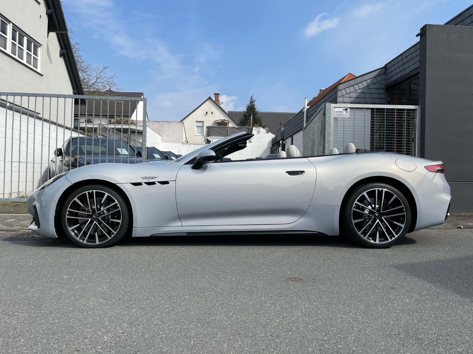Fahrzeugabbildung Maserati GranCabrio Trofeo |SportDesign|Sonus|HeadUp|Lift