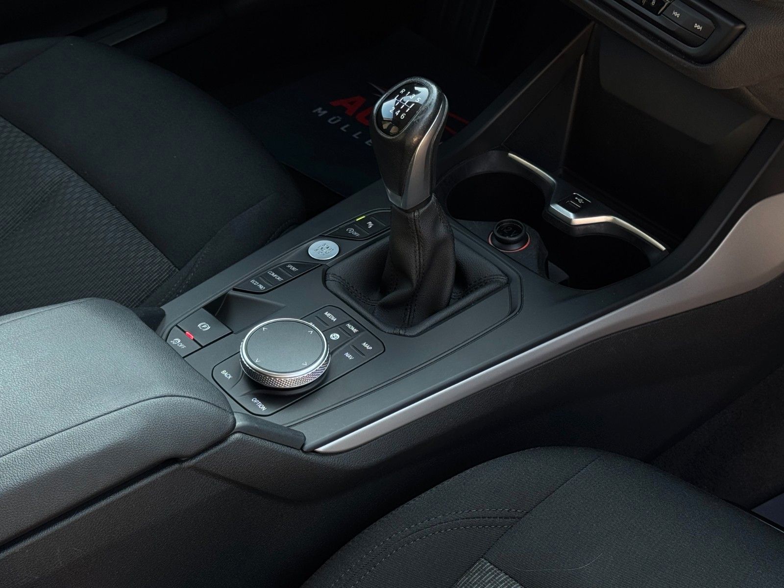 Fahrzeugabbildung BMW 118i Advantage Kamera CarPlay LC Prof. LHZ SHZ