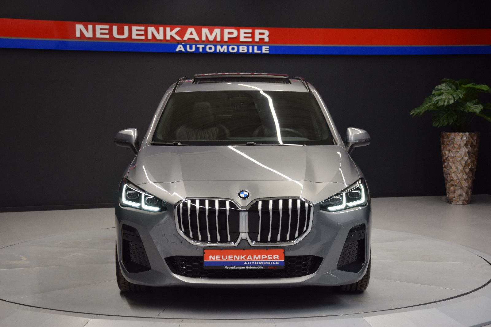 Fahrzeugabbildung BMW 218 i M Sport Active Tourer Pano Memory H K ACC