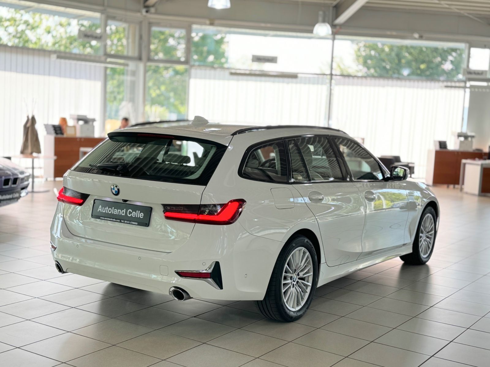 Fahrzeugabbildung BMW 320d Luxury Line 360° Panorama ACC Komfort Sport