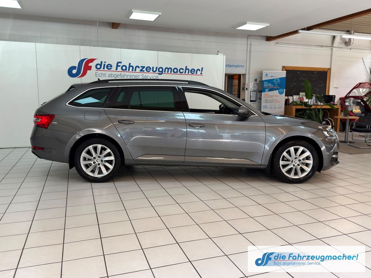Fahrzeugabbildung SKODA Superb Combi Ambition Digitales Cockpit LED Sper