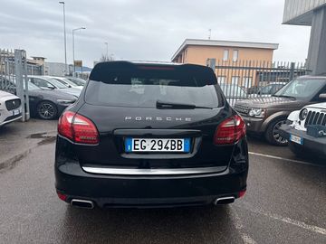 Porsche Cayenne - 6