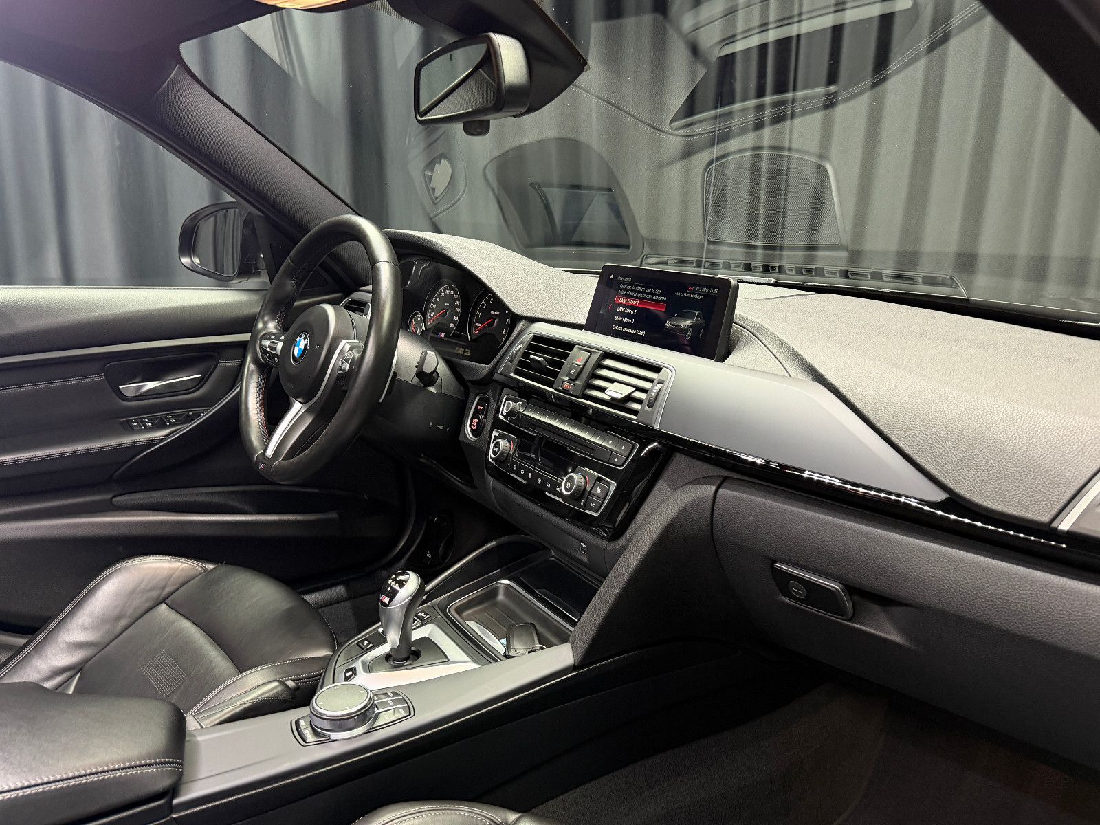 Fahrzeugabbildung BMW M3 Limousine|DKG|NAVI|FACELIFT|UNFALLFREI|CARBON