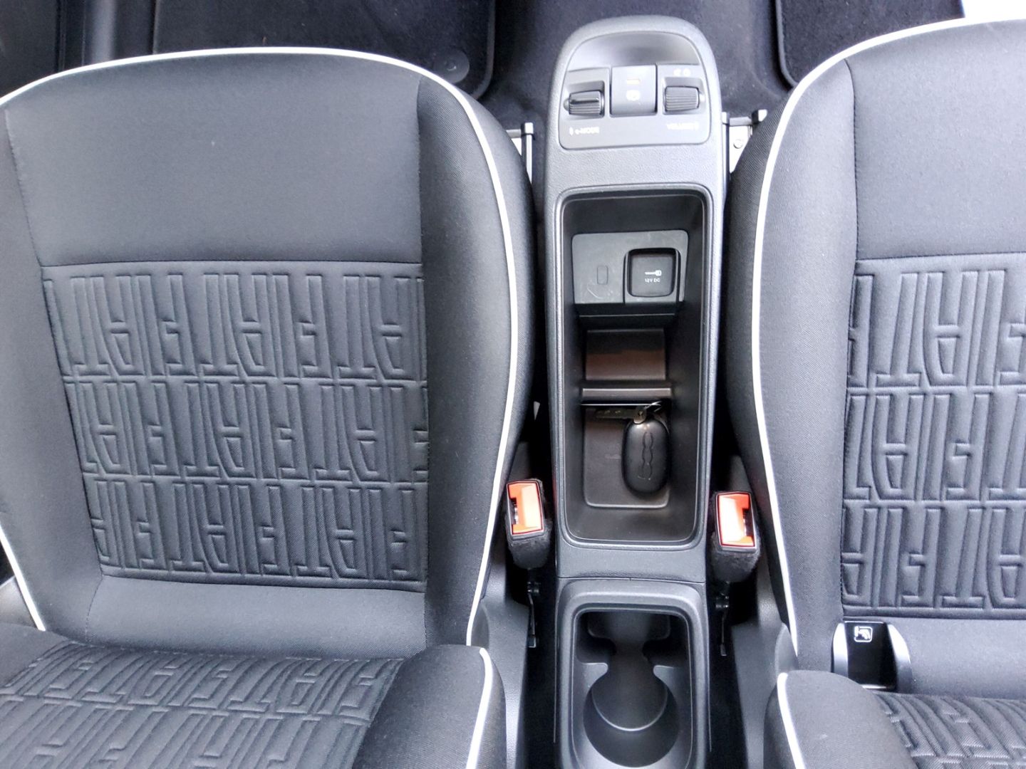 Fahrzeugabbildung Fiat 500e 42kWh LED Navi Carplay Tempomat Keyless