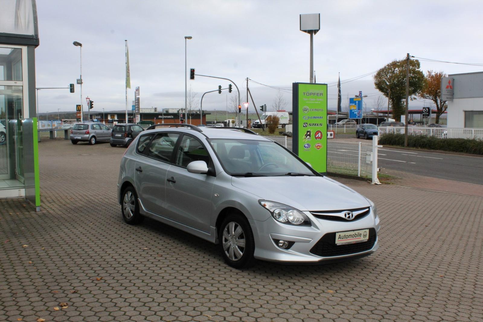 Hyundai i30 2011 — салон
