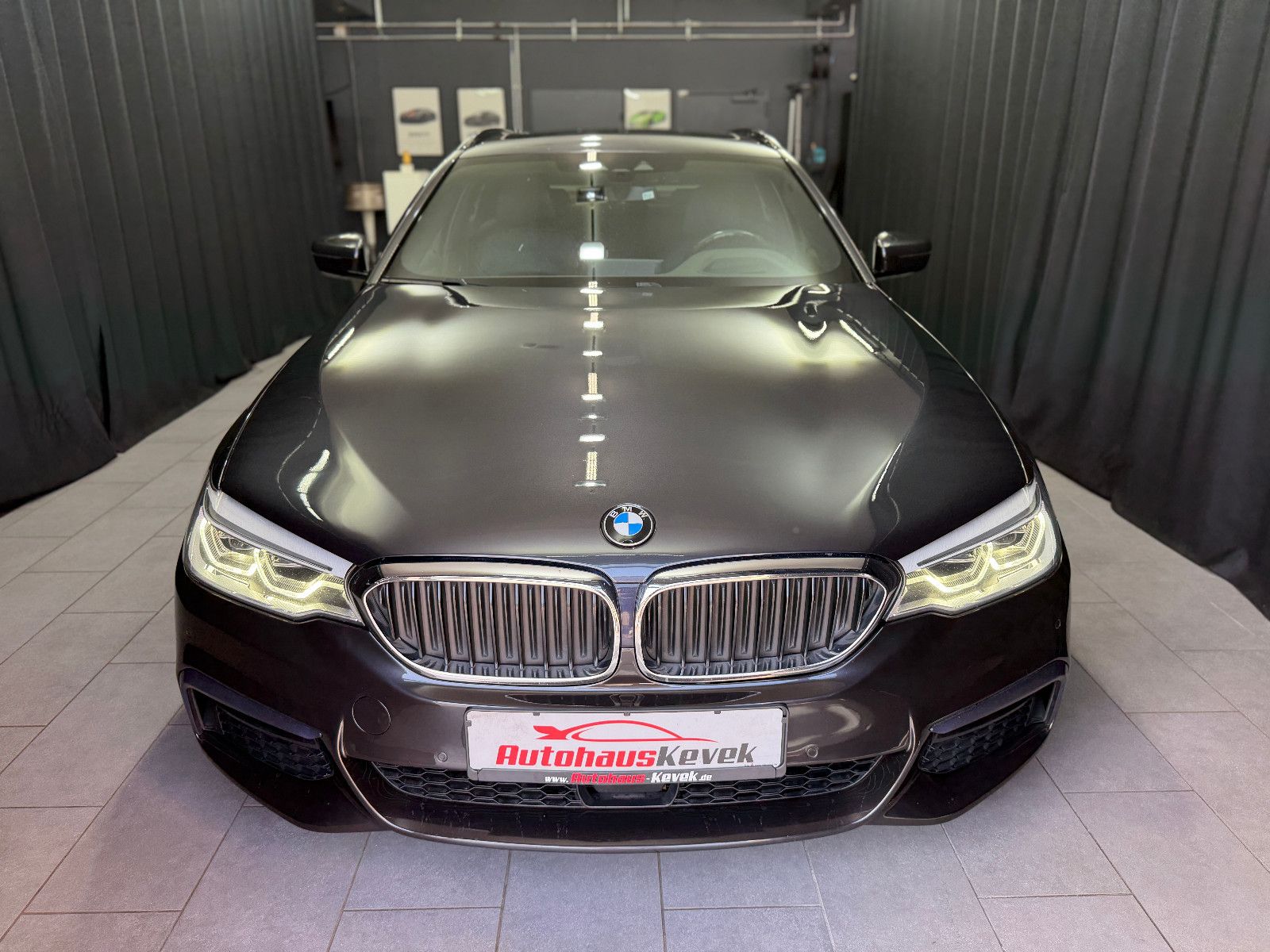Fahrzeugabbildung BMW 540i Touring xDrive M Sport|HIFI|HuD|PANO|KEYLES
