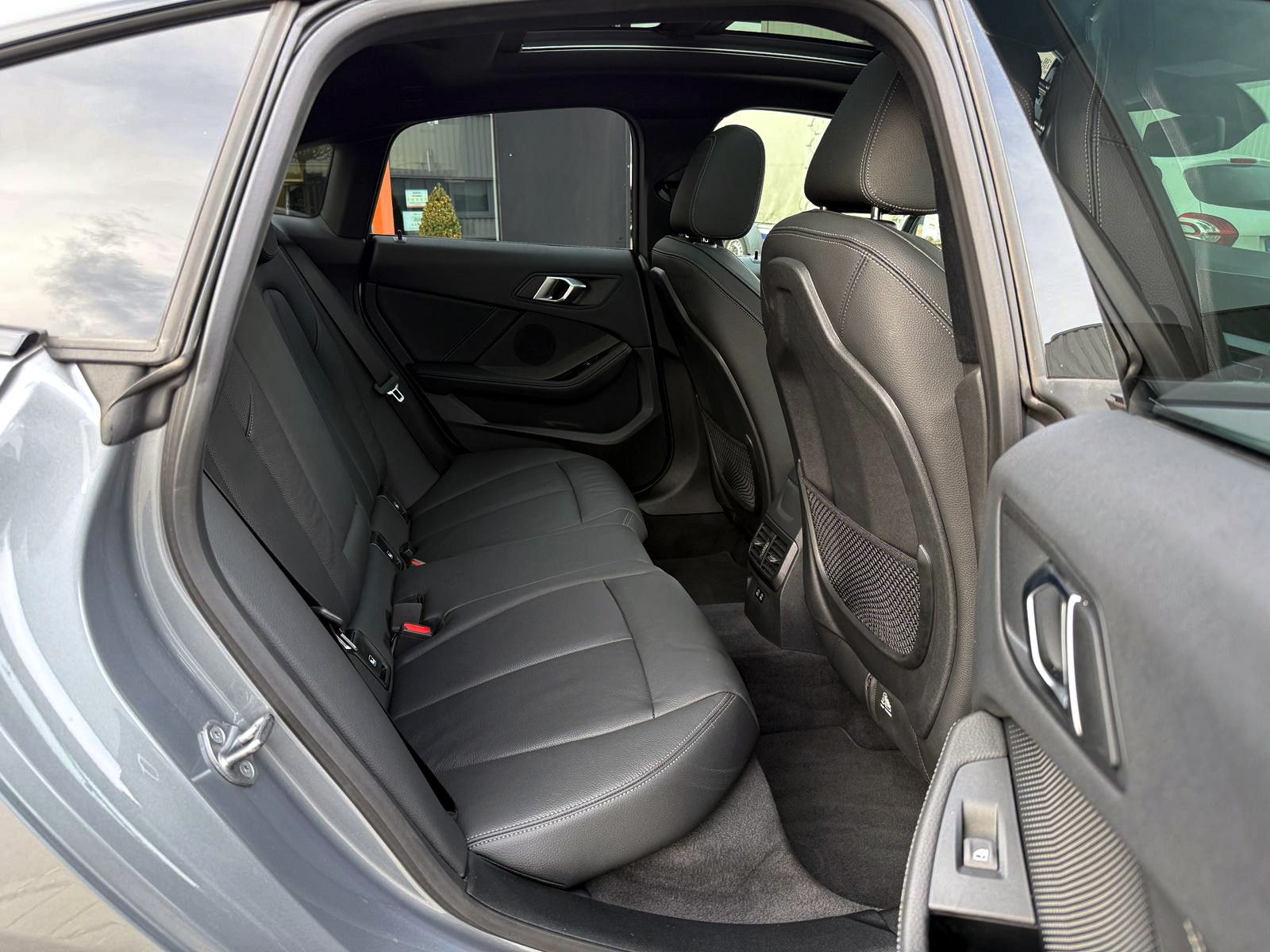Fahrzeugabbildung BMW 220i Gran Coupé Steptr. M-Sport LED PANO KAM SHZ