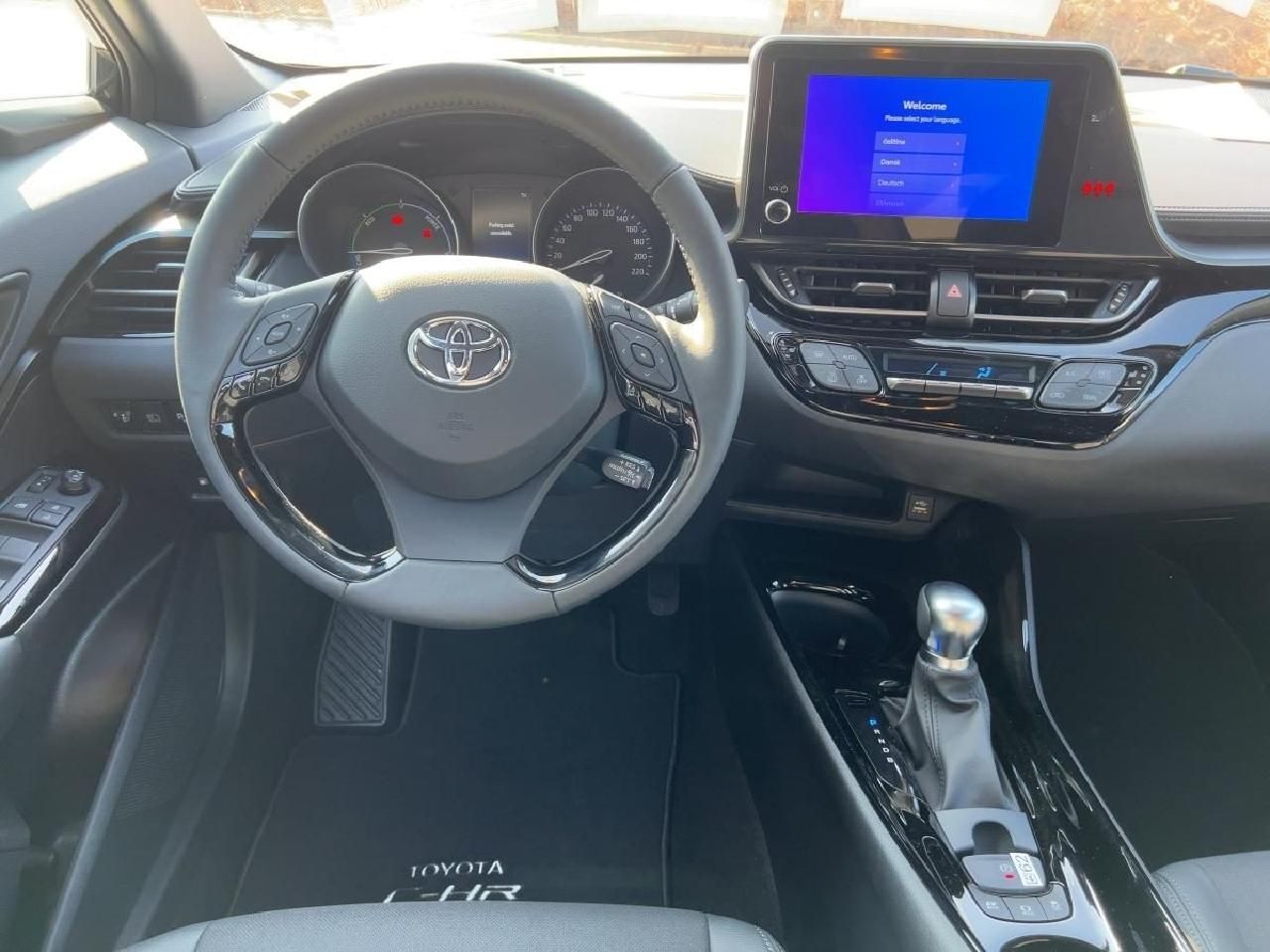 Fahrzeugabbildung Toyota C-HR 1,8 Hybrid Team D