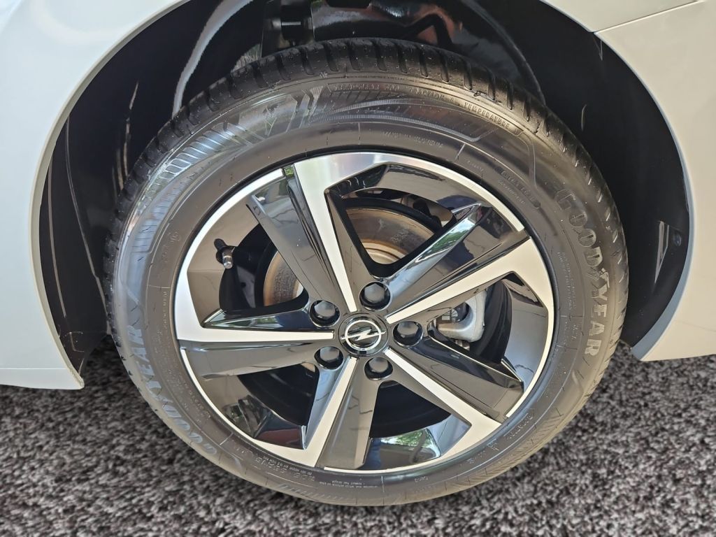 Fahrzeugabbildung Opel Astra Sports Tourer 1.2 Turbo Automatik GS