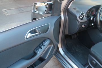 Mercedes B 180 - 12