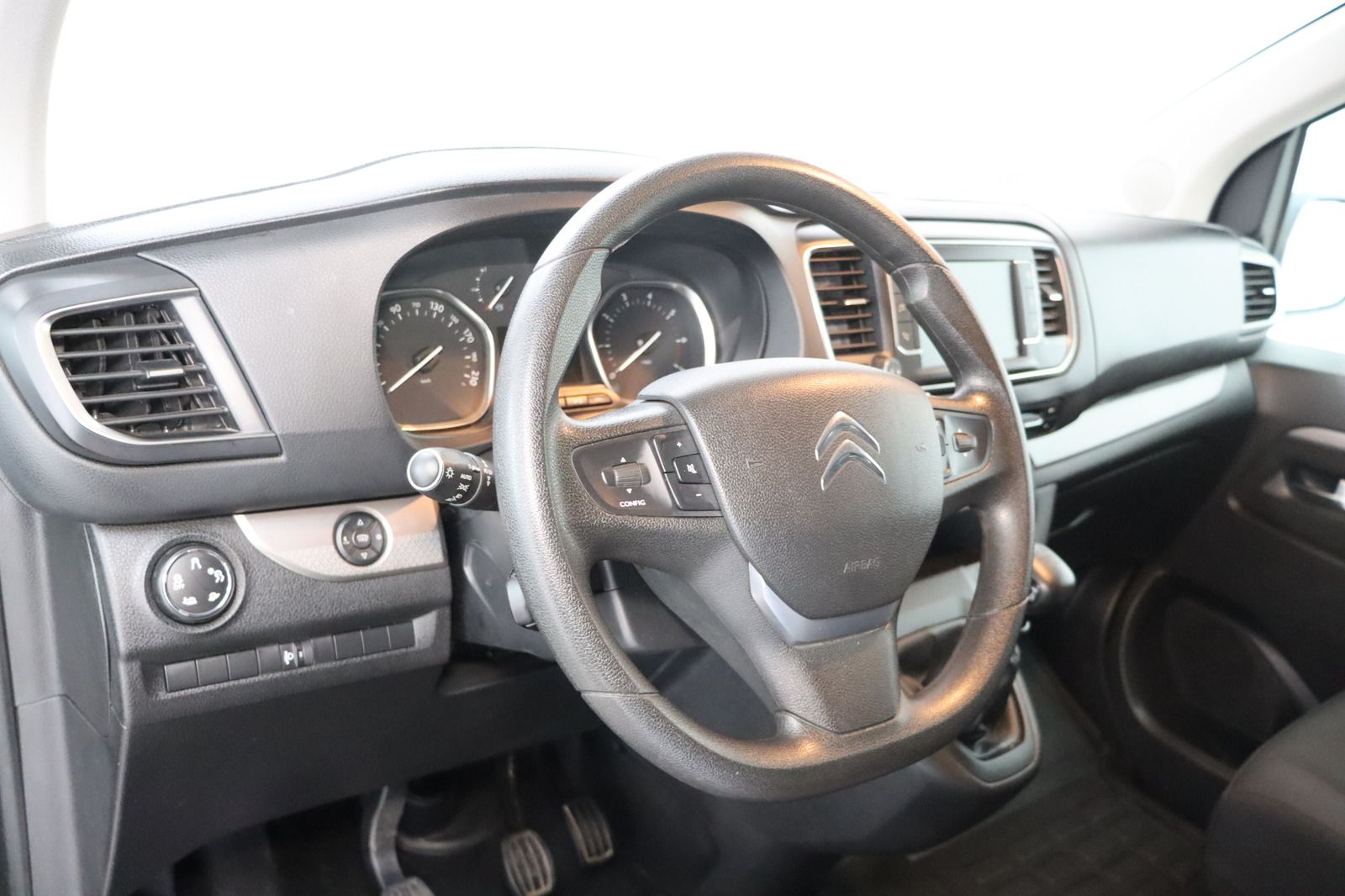 Fahrzeugabbildung Citroën Spacetourer Feel M * HUD * LED * RFK * AHK