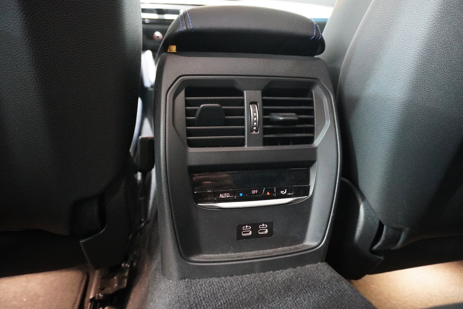 Fahrzeugabbildung BMW i4 Gran Coupe 40 eDrive M-SPORT NAVI/LED/360°/SH