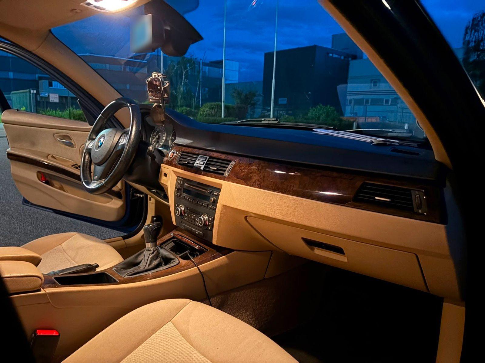 BMW 320 2009 — photo 10
