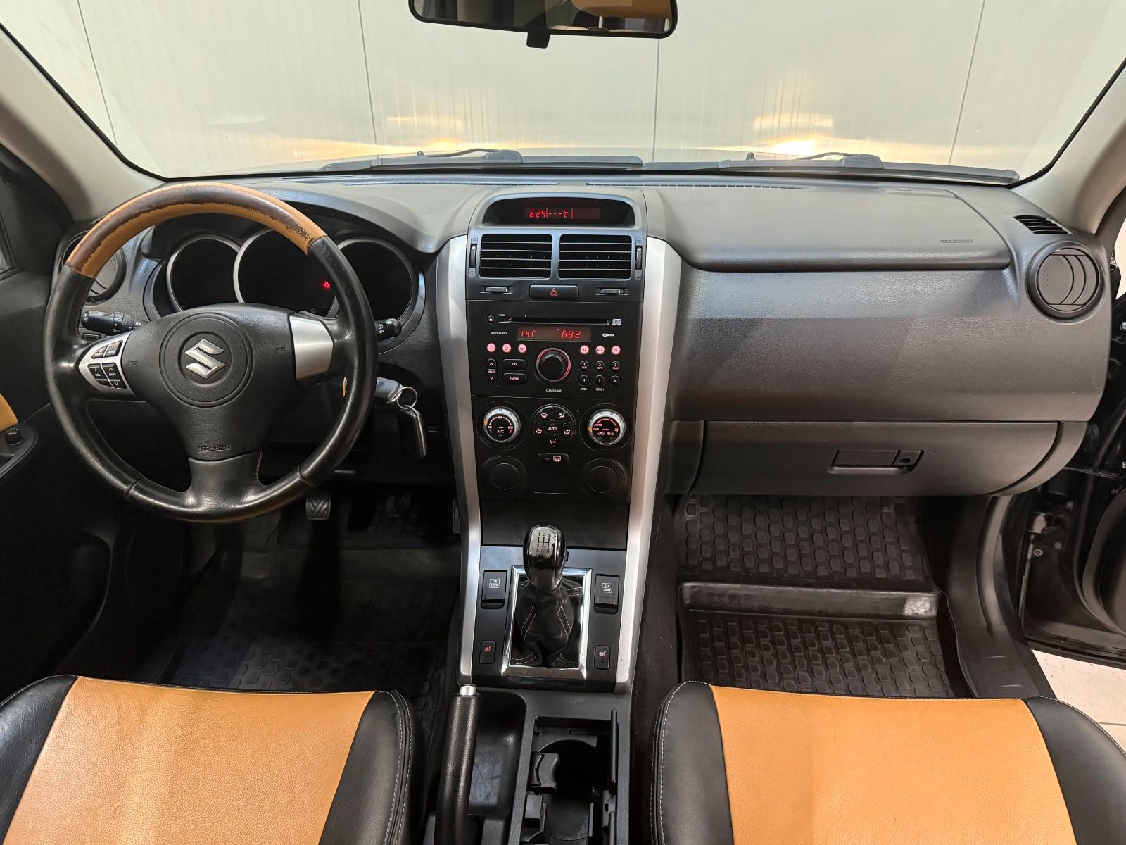 Suzuki Grand Vitara 1.6 VVT 106 ch 4x4 Club • Clim auto • Radar de recul • Sièges chauffants