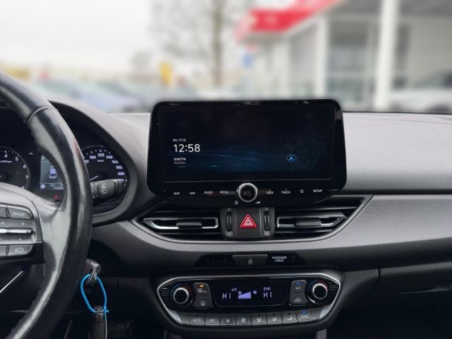Fahrzeugabbildung Hyundai i30 cw Trend +NAVI+KLIMA+RFK+PDC+CARPLAY+UVM+