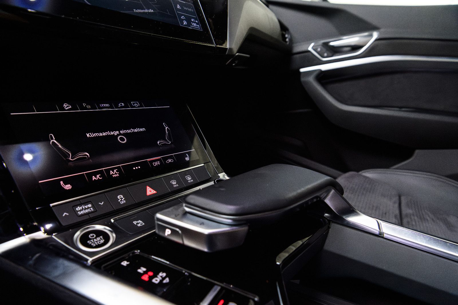 Fahrzeugabbildung Audi e-tron 50 quattro S line NAVI/SZH/LED/RFK