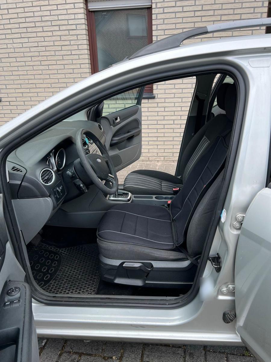Ford Focus 2008 — interior