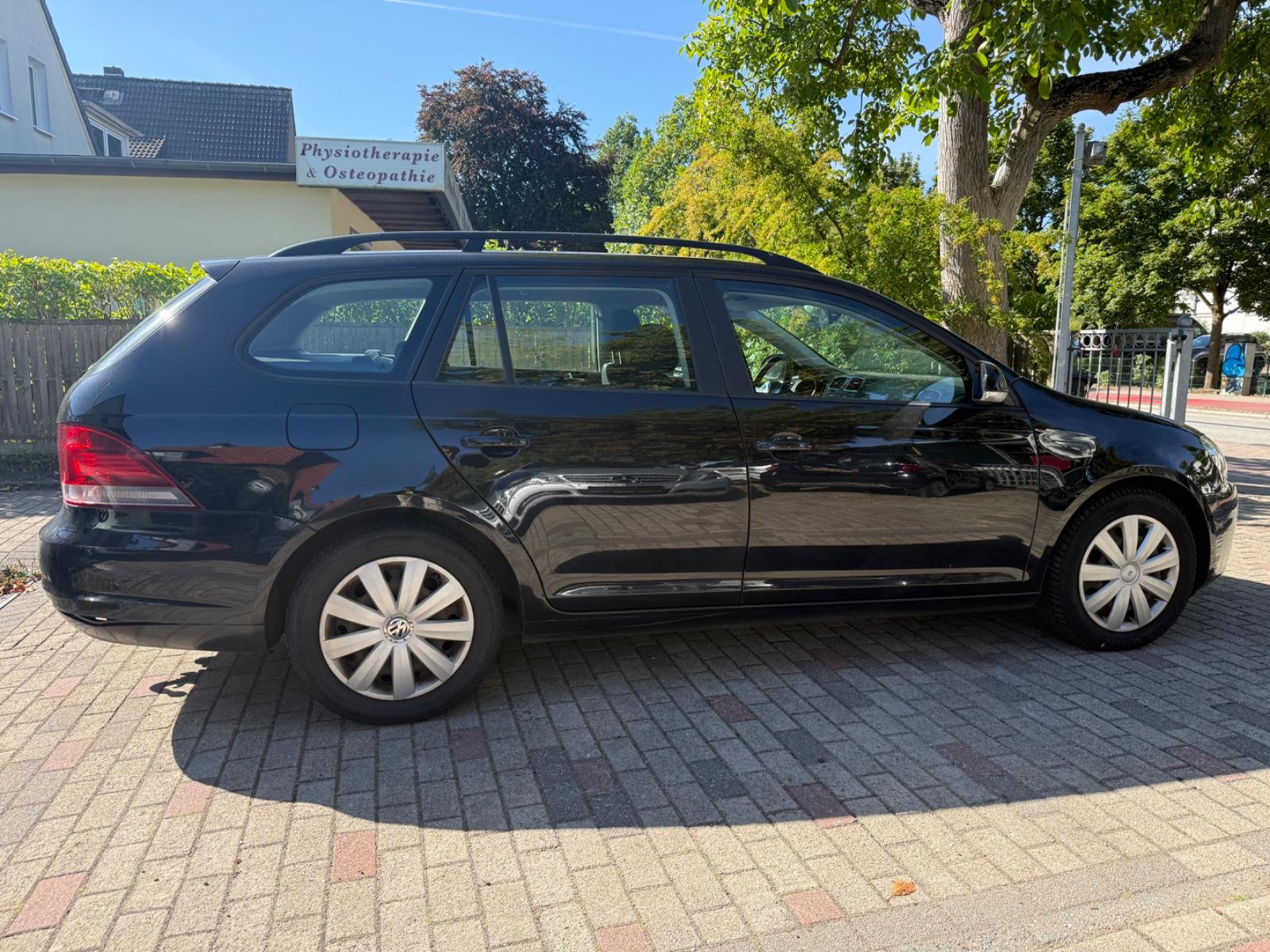 Volkswagen Golf 2013 — interior