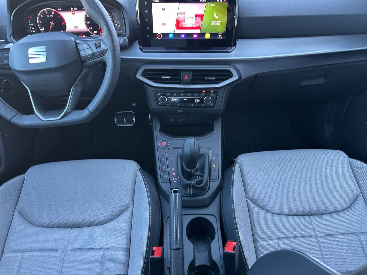 Fahrzeugabbildung SEAT Arona FR Black Edition 1.5 TSI 150 PS DSG - mit KI generiert/bearbeitet
