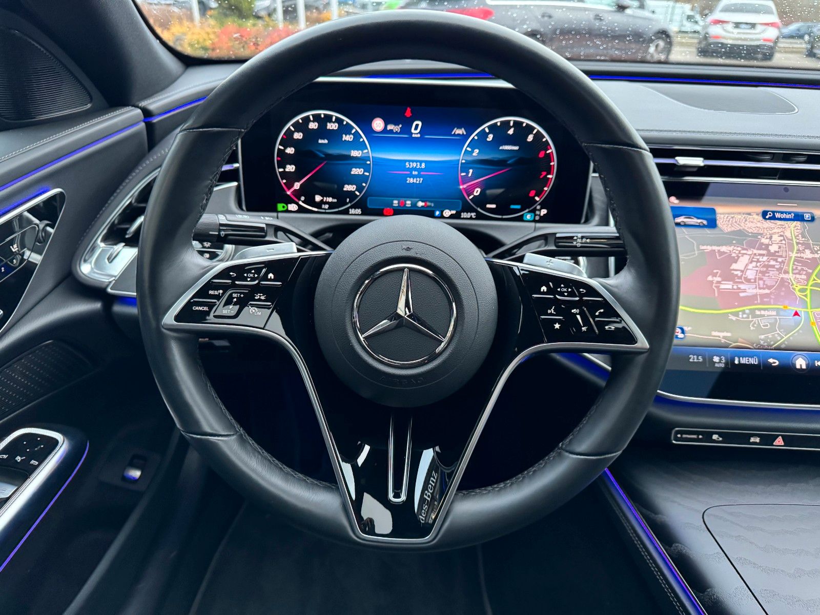 Fahrzeugabbildung Mercedes-Benz E 450 4M Avantgarde+Pano+DistrPro+Digital+360