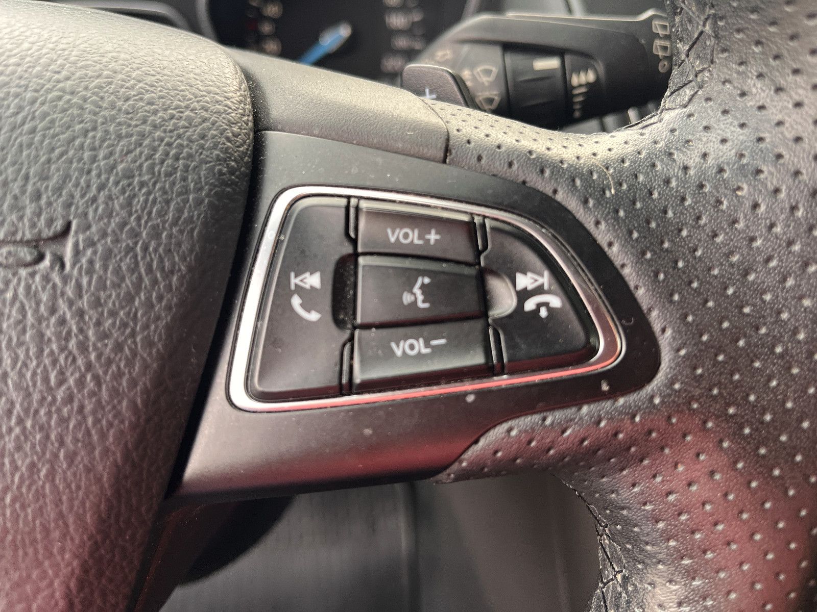 Fahrzeugabbildung Ford Focus Turnier ST-Line 1.5 Turbo Automatik