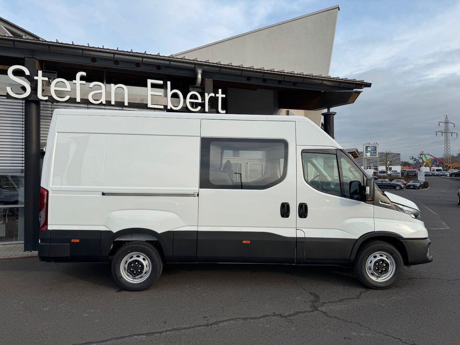 Fahrzeugabbildung Iveco Daily 35S16 A8 *DoKa*Automatik*AHK*R3.520mm*