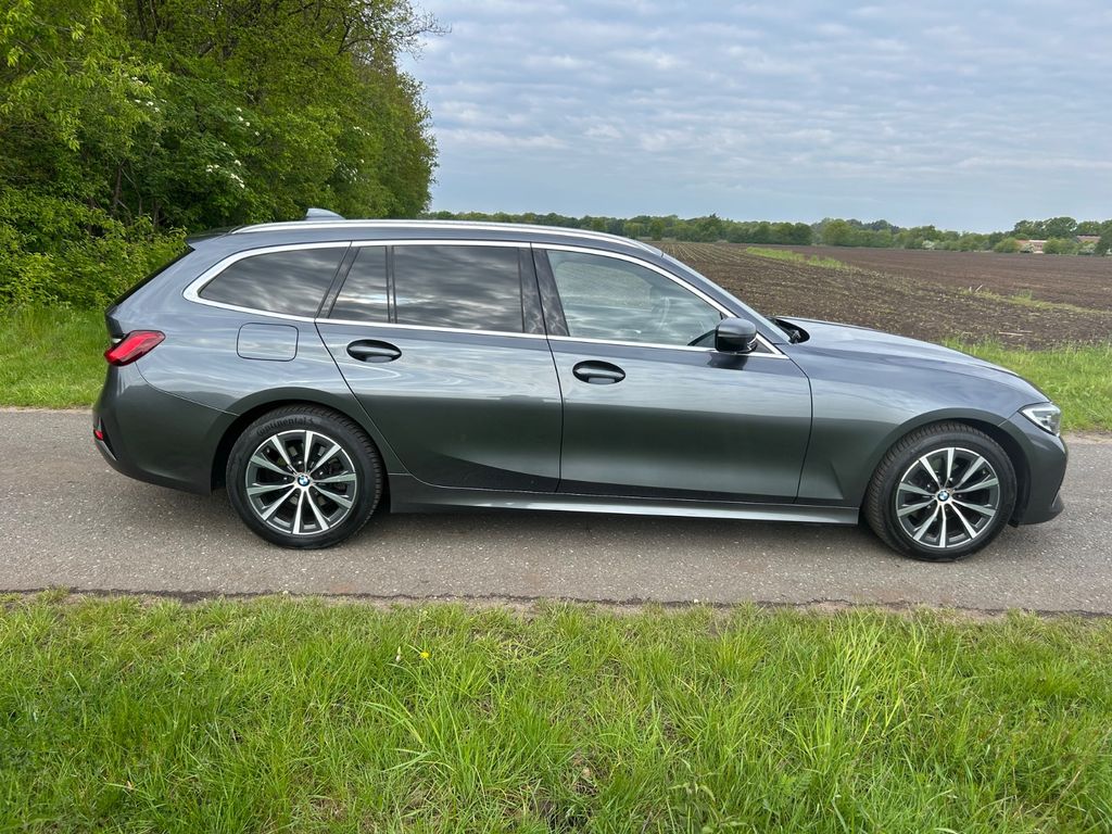 Image of BMW 320