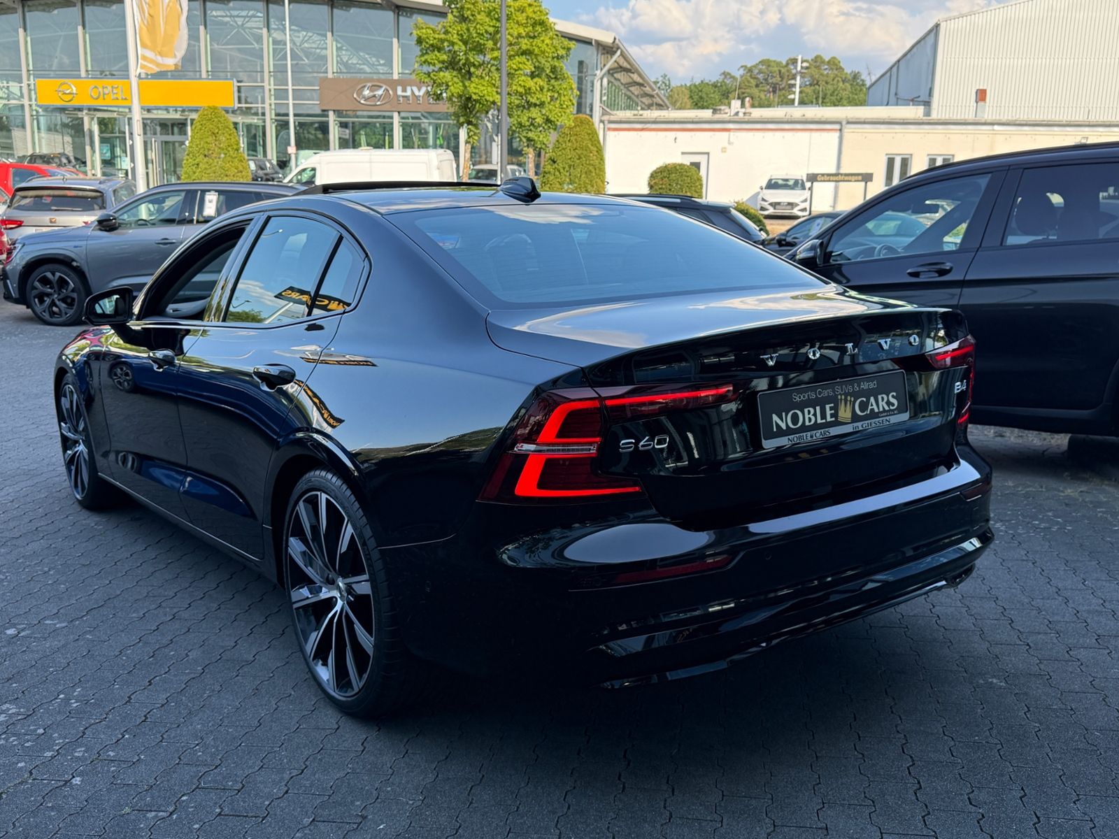 Fahrzeugabbildung Volvo S60 Lim. Plus Dark PANO H/K LED 20"