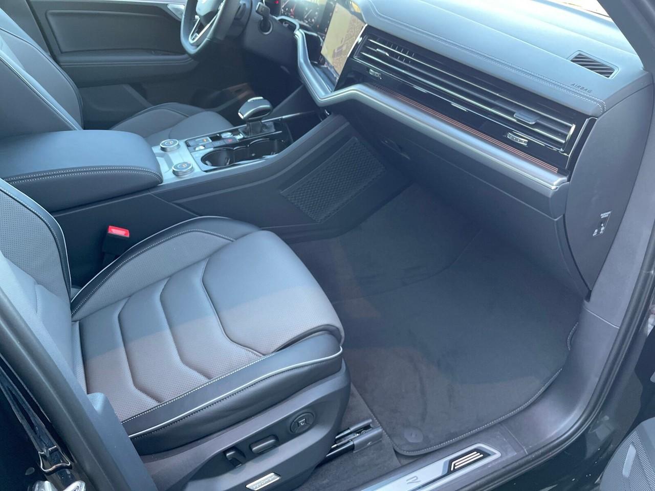 Volkswagen Touareg 3,0 l V6 TDI  Tiptronic 4motion R-Line  