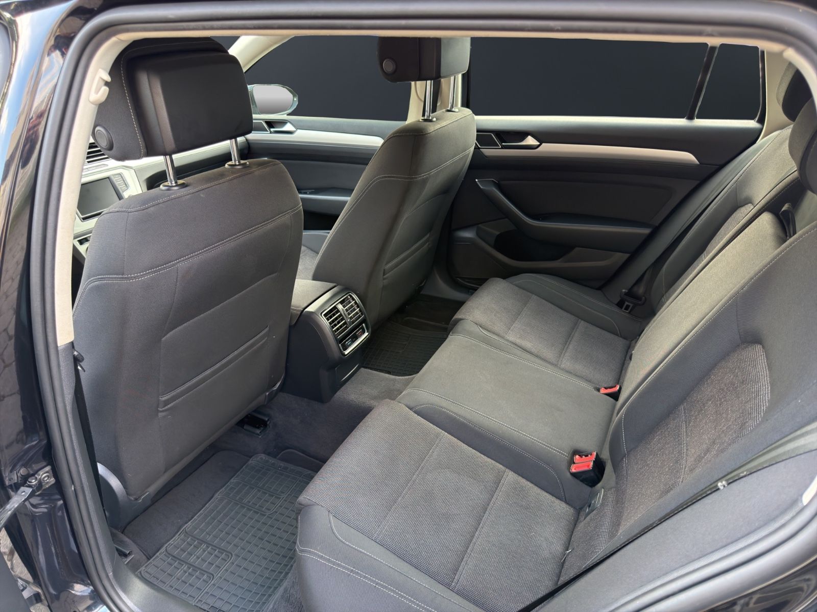 Fahrzeugabbildung Volkswagen Passat Variant Comfortline BMT/Start-Stopp