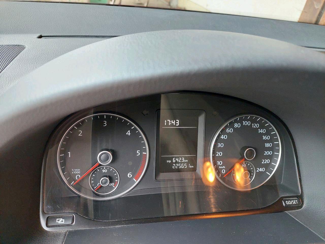 Volkswagen Touran 2011 — photo 7