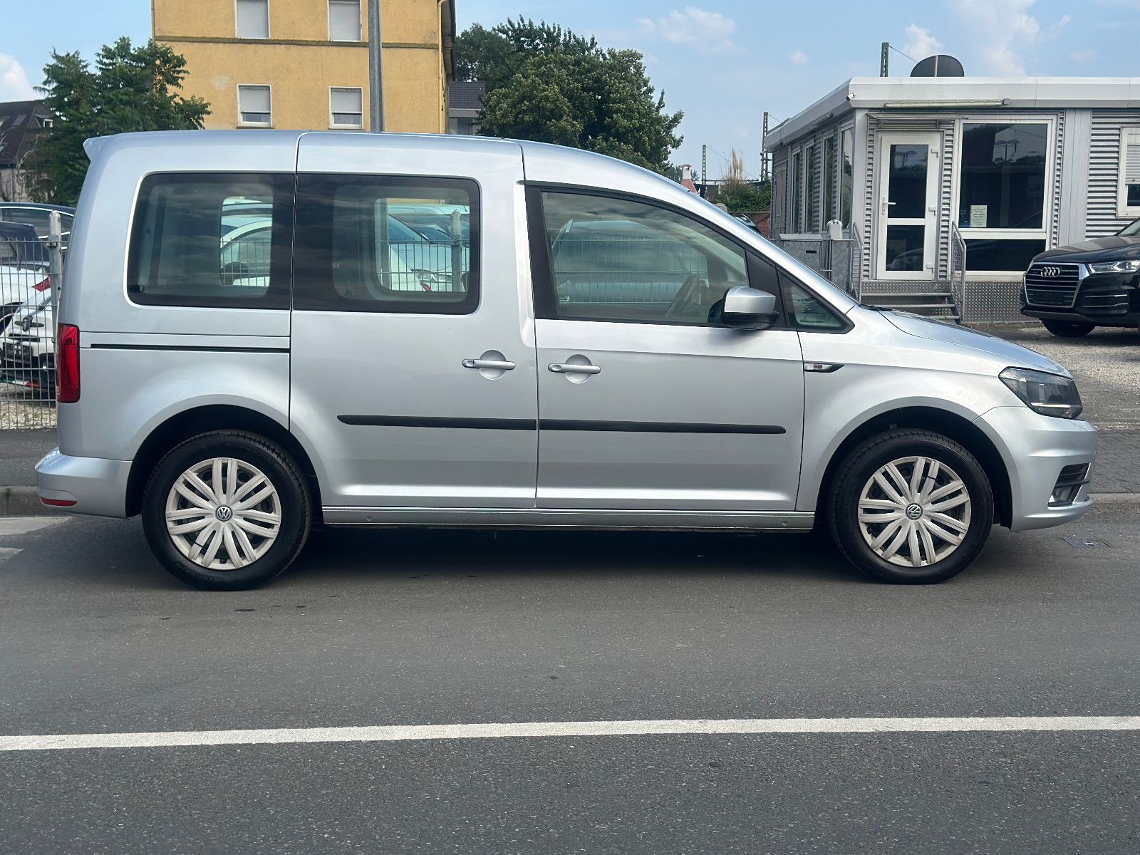 Fahrzeugabbildung Volkswagen CADDY TRENDLINE BMT*WENIG KM*