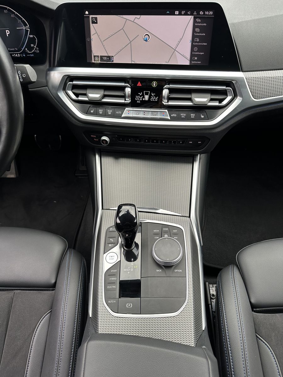 Fahrzeugabbildung BMW 330e Touring xDrive M-Sport NAV+LED+ACC+KAM+H&K