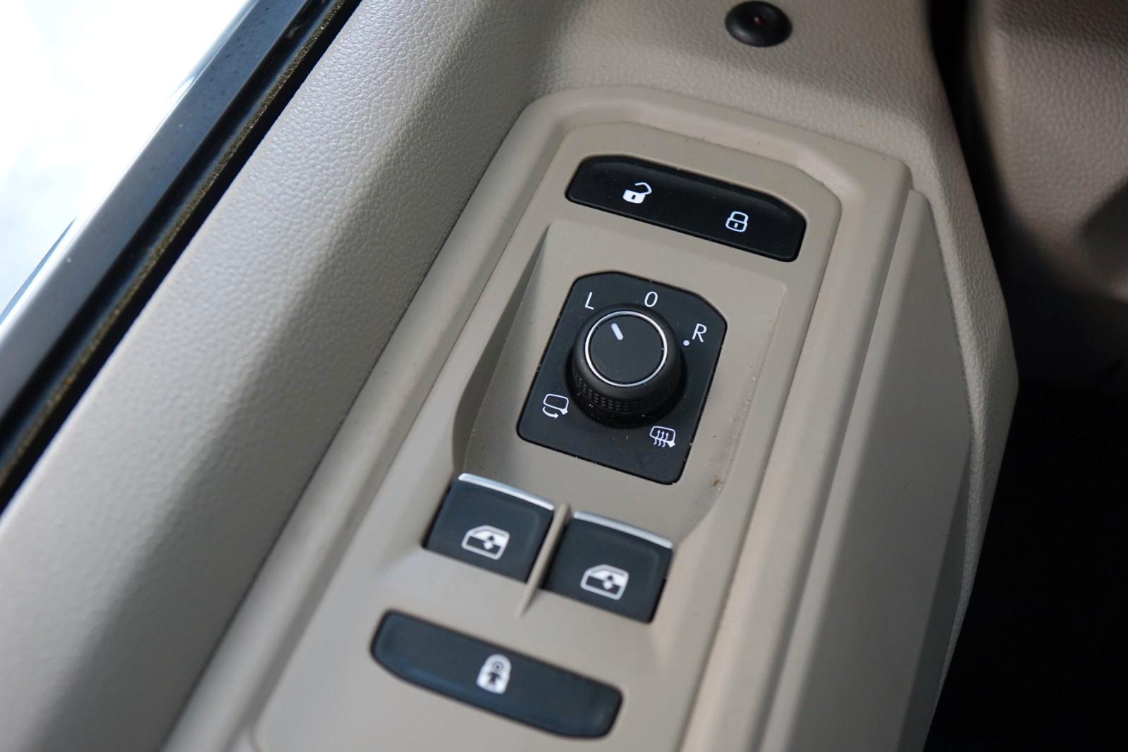 VOLKSWAGEN T7 MULTIVAN LIFE eHYBRID 150ch - PORTES ÉLECTRIQUES - CUIR - SIÈGES VENTILÉS ET MASSANTS - MATRIX LED - ACC
