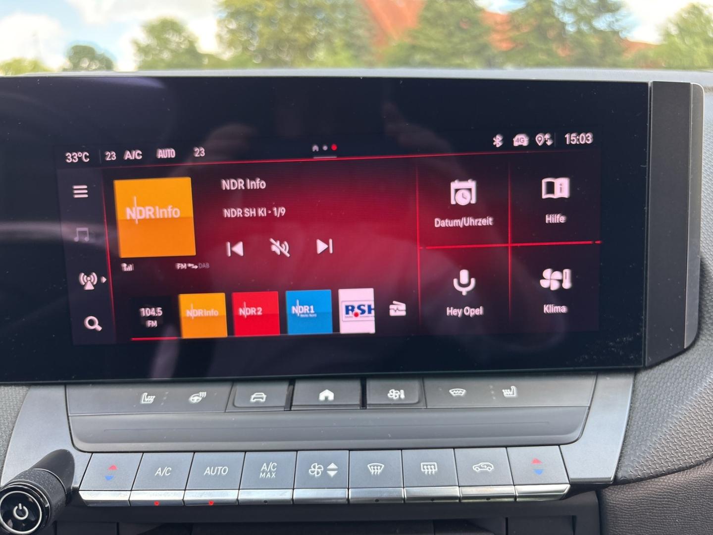 Opel Astra Electric Ultimate 54kWh Infotainment Tech 